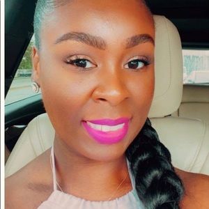 Meet your Posher, Ebony